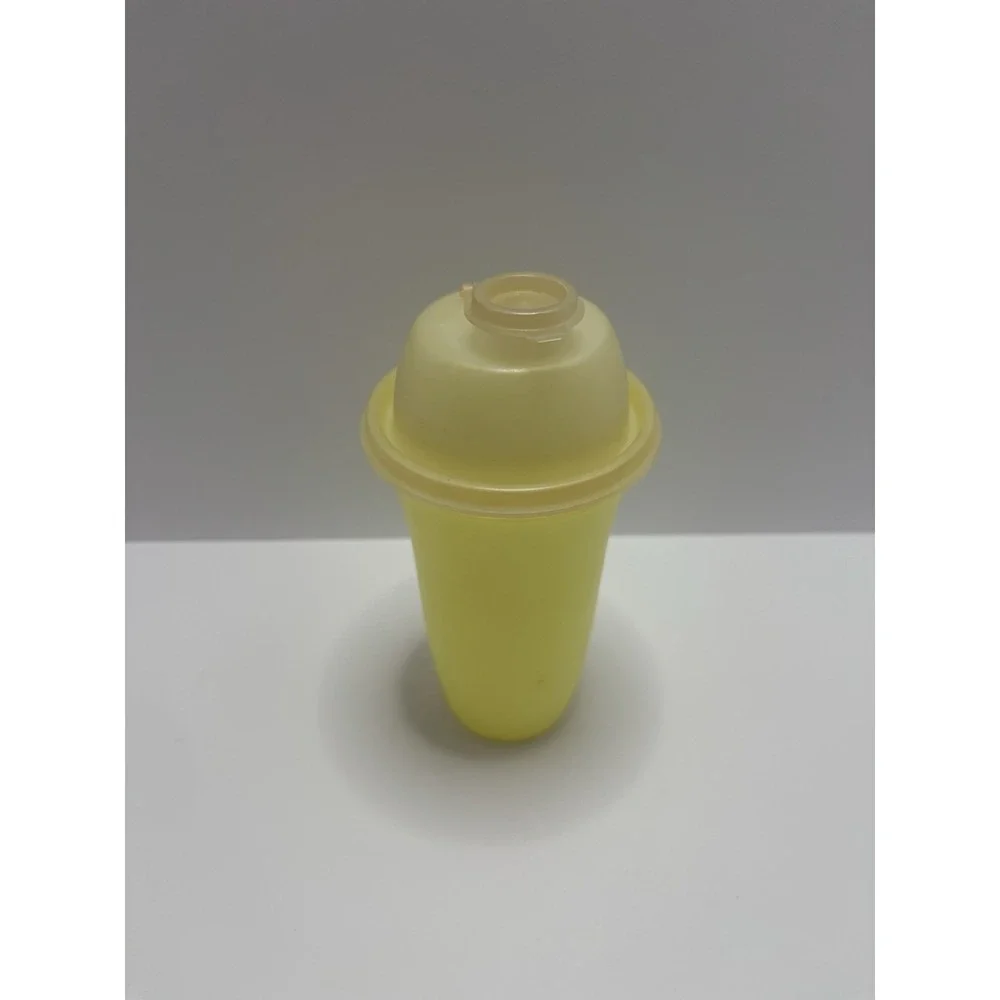 VTG Tupperware Yellow Quick Shake Gravy Drink Mixer Blender Shaker 844 No Insert